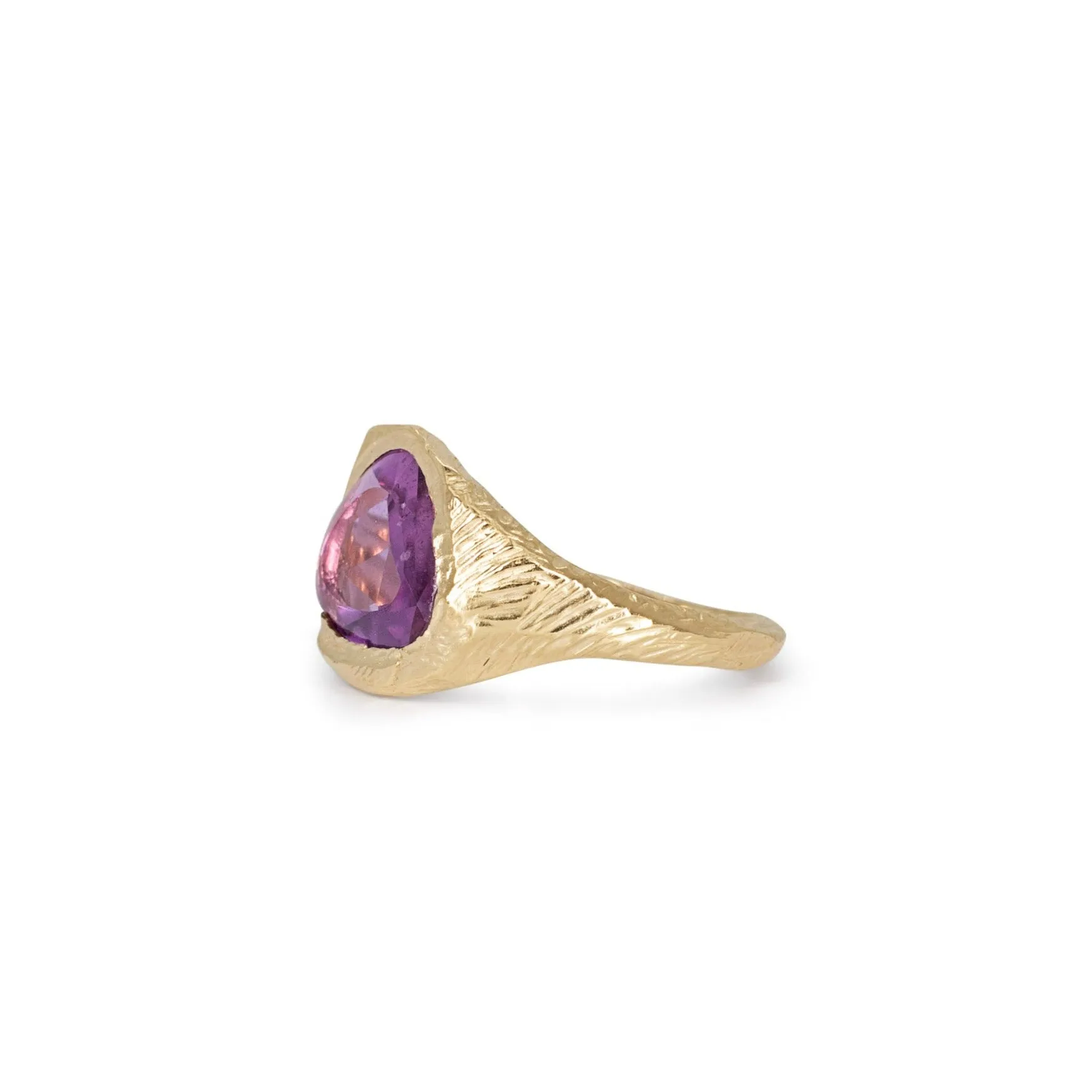 18K Signet Ring in Purple Sapphire