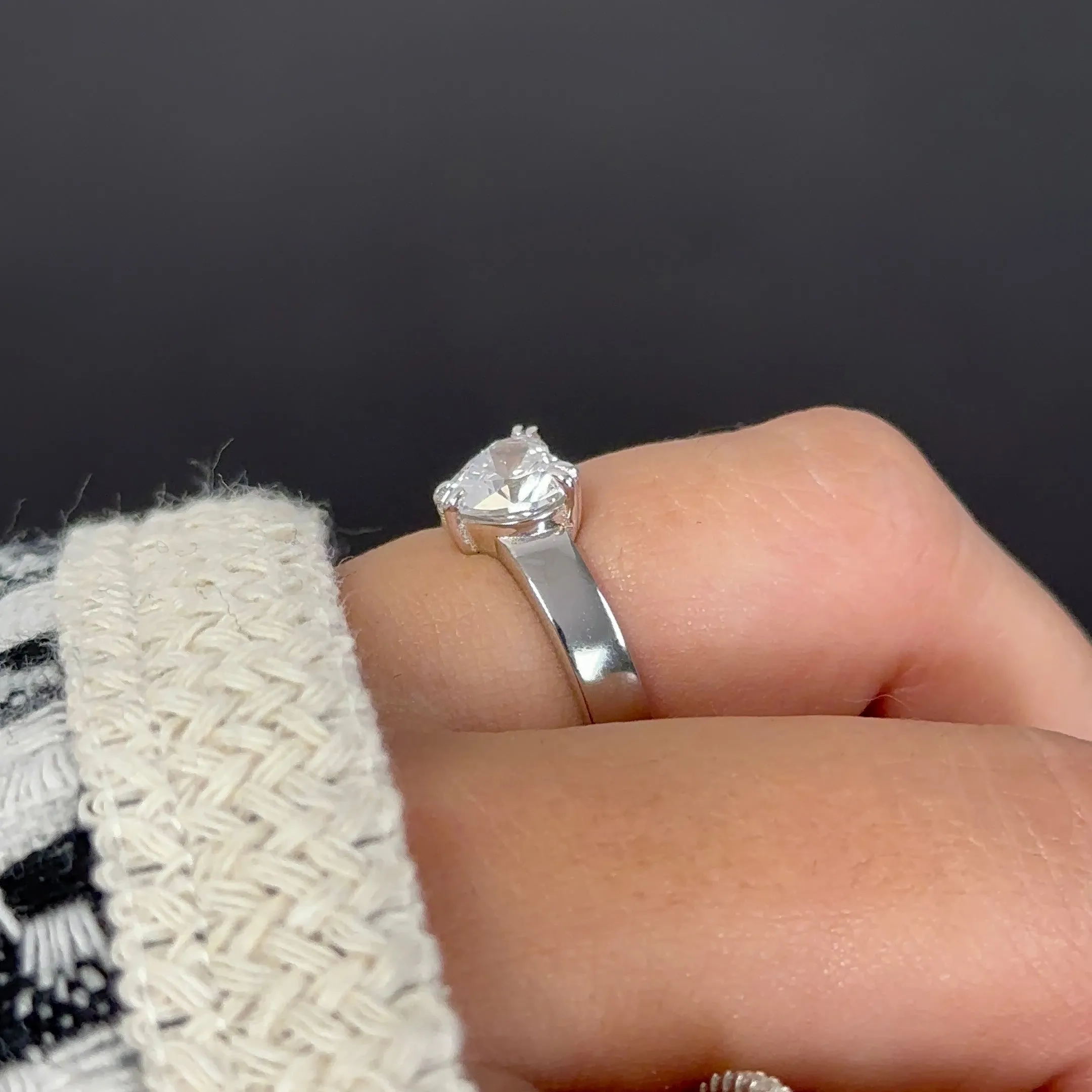 VICKY MOISSANITE RING